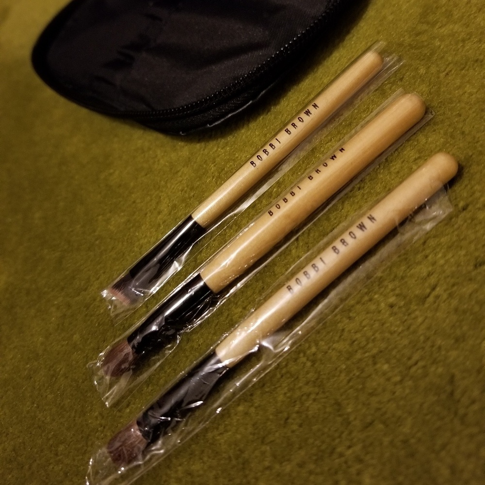 SOLD-BOBBI BROWN Makeup Brushes w/Pouch - Picture 2 of 5